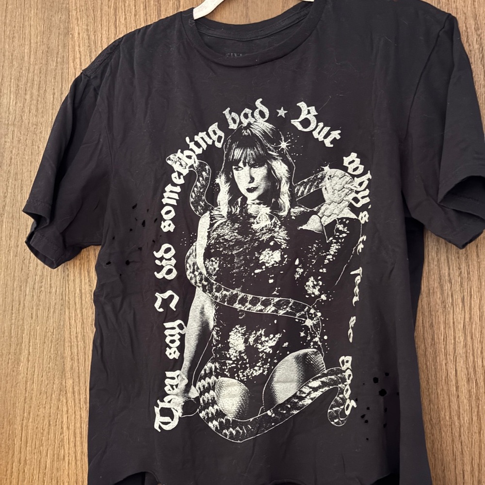 SOLD Taylor Swift Reputation Distressed Tee - Picture 3 of 9